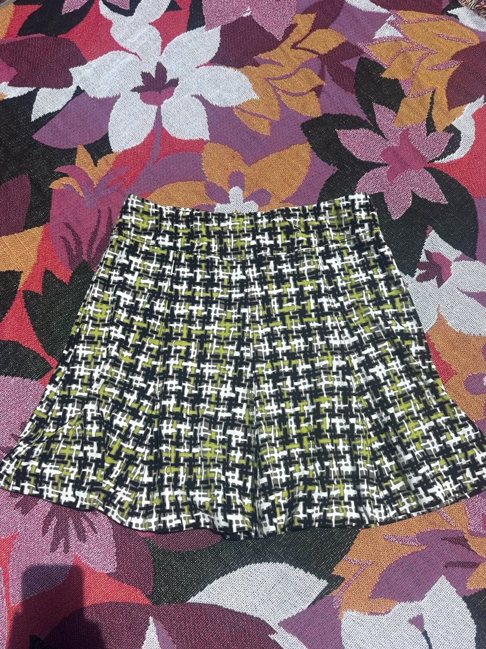 J. McLaughlin Black, White & Green Geometric Circle Skirt